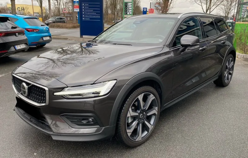 Volvo V60 Cross Country B4 AWD =Ultimate= Panorama/Distronic Image 1